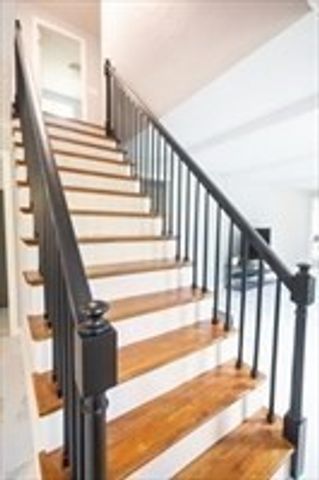 40 Neal St, Walpole, MA 02081