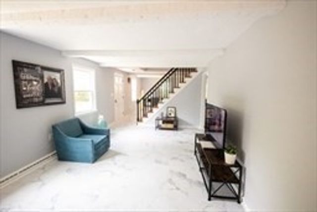 40 Neal St, Walpole, MA 02081