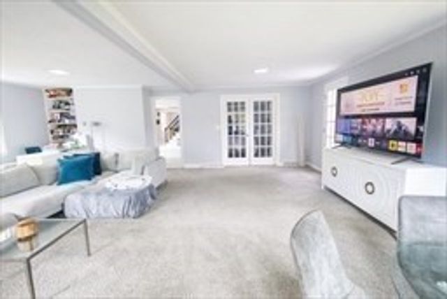 40 Neal St, Walpole, MA 02081