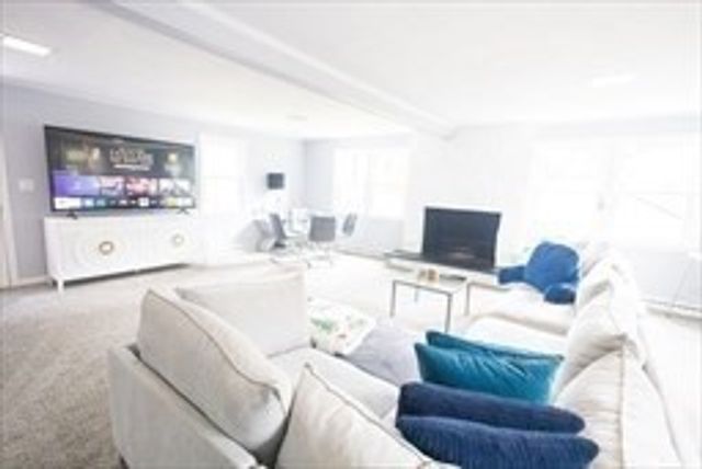 40 Neal St, Walpole, MA 02081