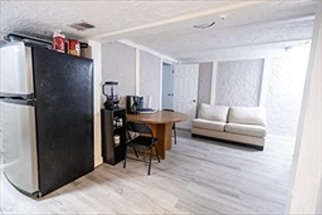 40 Neal St, Walpole, MA 02081