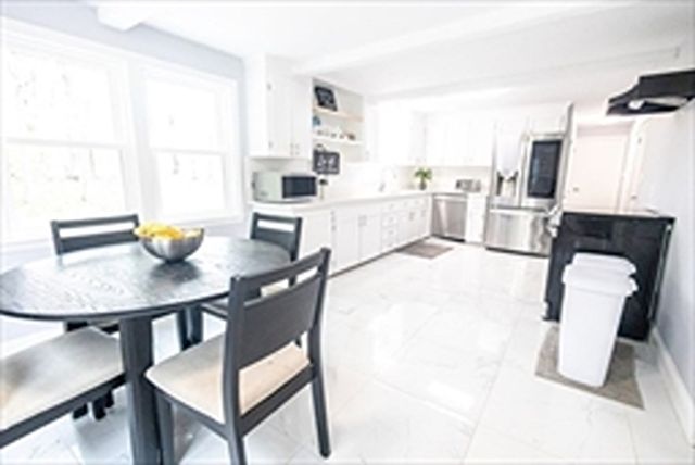 40 Neal St, Walpole, MA 02081