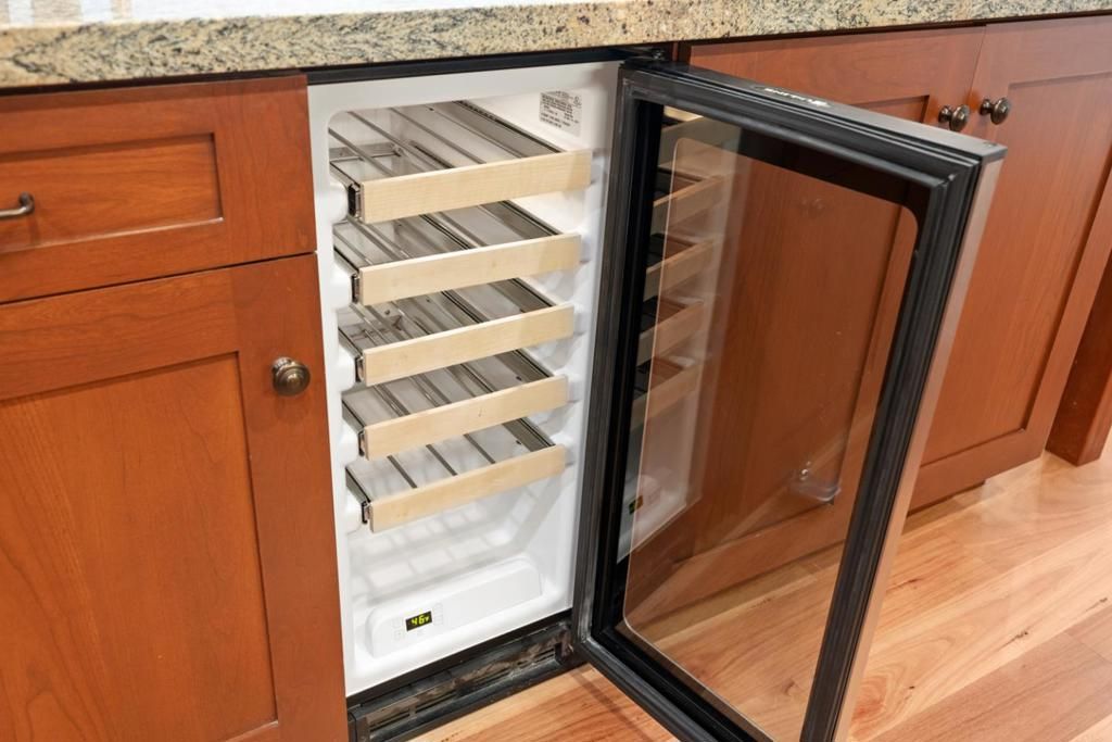 Image 12 of property listing at 1360 Parrott Drive, San Mateo, CA 94402