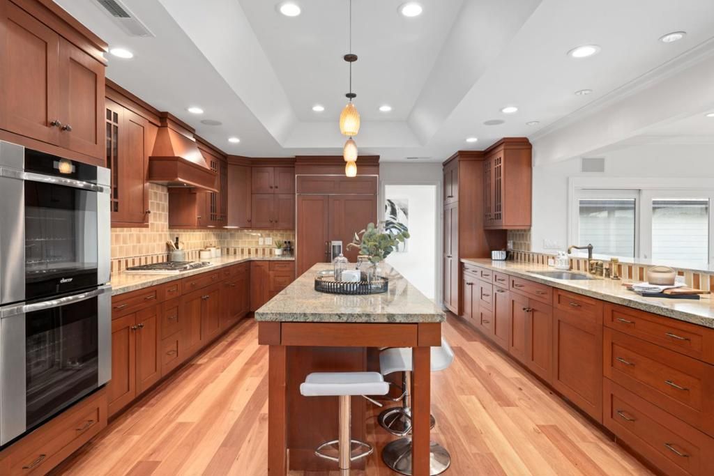 Image 7 of property listing at 1360 Parrott Drive, San Mateo, CA 94402