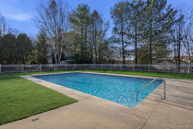 305 Glenwood Drive 3-3, Briarcliff Manor, NY 10510