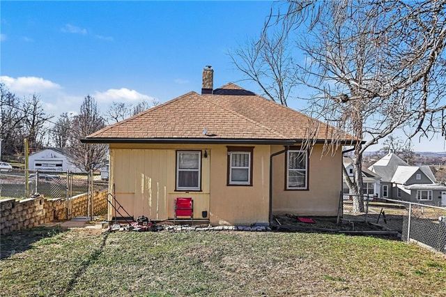 2311 S 15th Street, St Joseph, MO 64503
