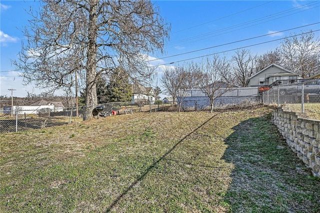 2311 S 15th Street, St Joseph, MO 64503