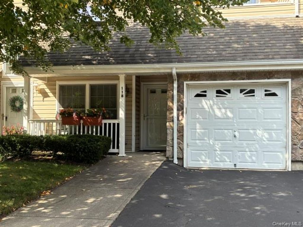 118 Joseph Lane, Dix Hills, NY 11746 — exterior