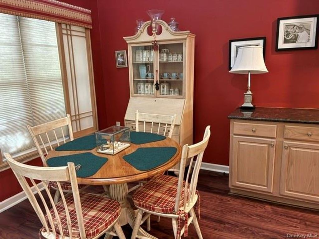 118 Joseph Lane, Dix Hills, NY 11746 — photo 2