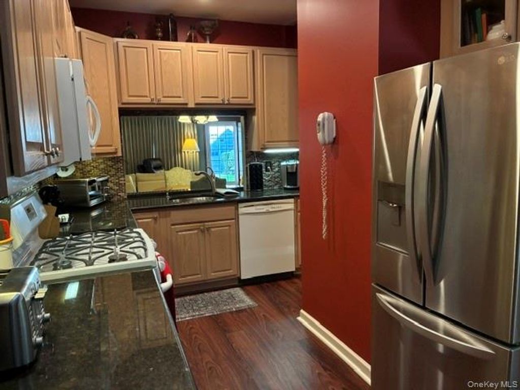 118 Joseph Lane, Dix Hills, NY 11746 — photo 4