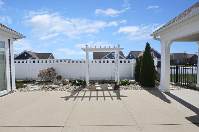 8165 Summitpoint Place, Lewis Center, OH 43035