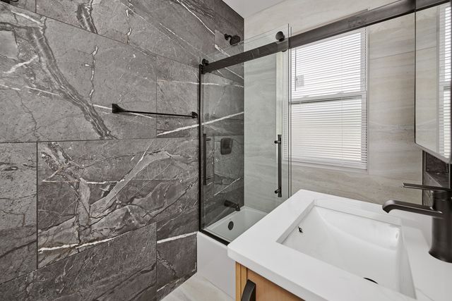 5804 N Maplewood Avenue 1, Chicago, IL 60659