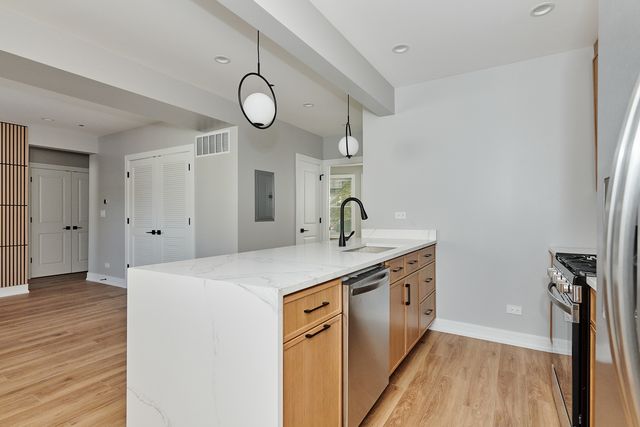 5804 N Maplewood Avenue 1, Chicago, IL 60659