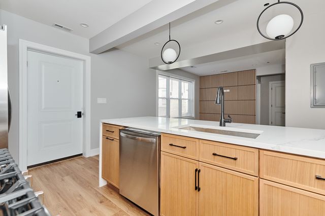 5804 N Maplewood Avenue 1, Chicago, IL 60659
