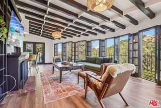 8718 Crescent Drive, Los Angeles, CA 90046
