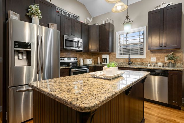 1934 Hygeia Rd, Greenbrier, TN 37073