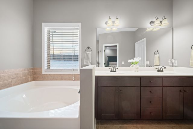 1934 Hygeia Rd, Greenbrier, TN 37073