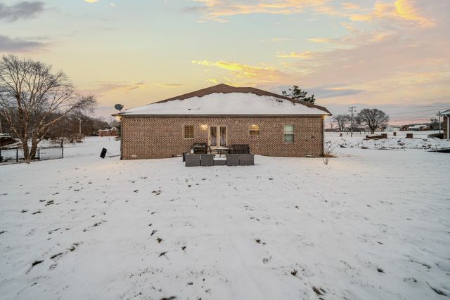 1934 Hygeia Rd, Greenbrier, TN 37073