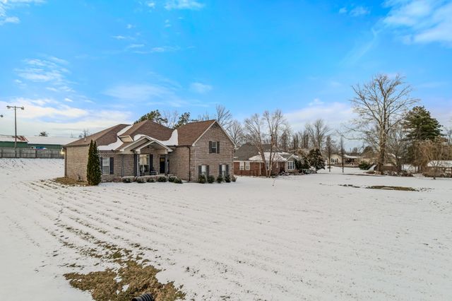 1934 Hygeia Rd, Greenbrier, TN 37073