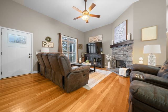 1934 Hygeia Rd, Greenbrier, TN 37073