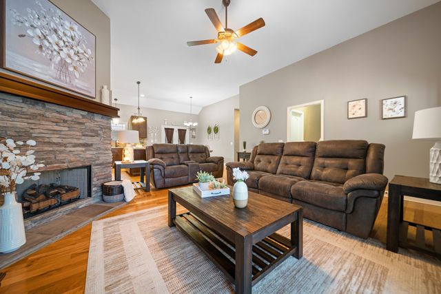 1934 Hygeia Rd, Greenbrier, TN 37073