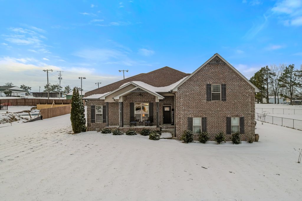 1934 Hygeia Rd, Greenbrier, TN 37073