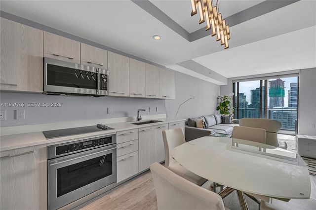 55 SW 9th St 4004, Miami, FL 33130