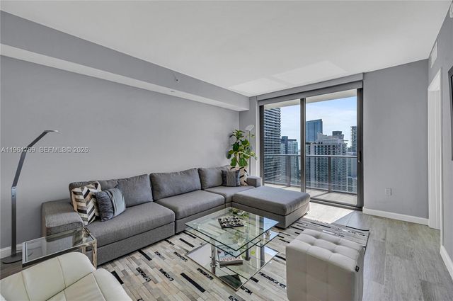 55 SW 9th St 4004, Miami, FL 33130