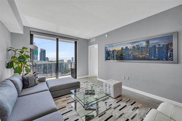 55 SW 9th St 4004, Miami, FL 33130