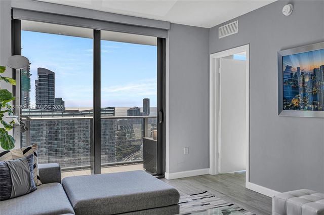 55 SW 9th St 4004, Miami, FL 33130