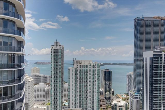 55 SW 9th St 4004, Miami, FL 33130