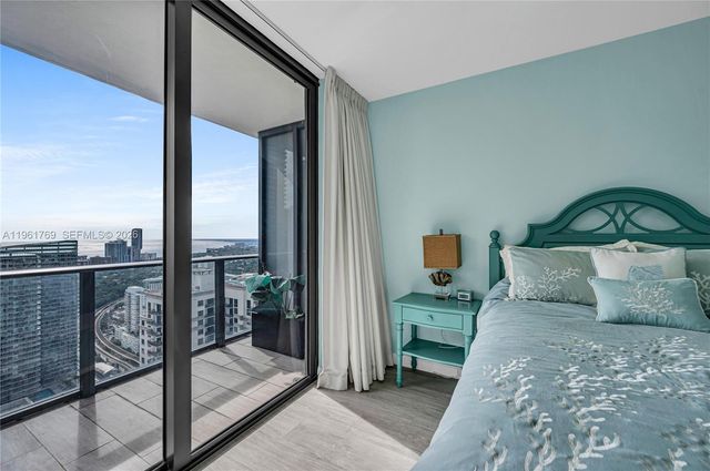 55 SW 9th St 4004, Miami, FL 33130