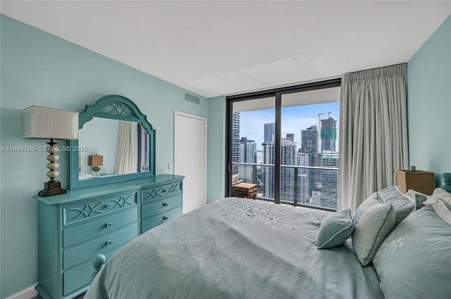 55 SW 9th St 4004, Miami, FL 33130