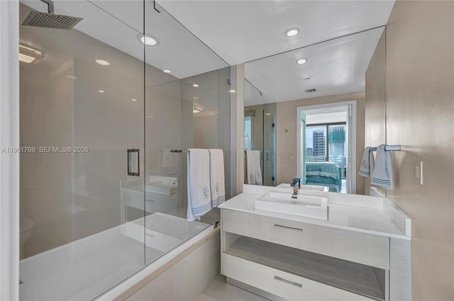 55 SW 9th St 4004, Miami, FL 33130