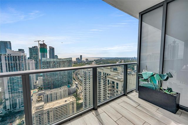 55 SW 9th St 4004, Miami, FL 33130