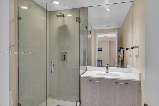 55 SW 9th St 4004, Miami, FL 33130