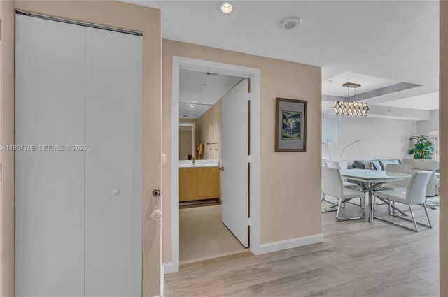 55 SW 9th St 4004, Miami, FL 33130