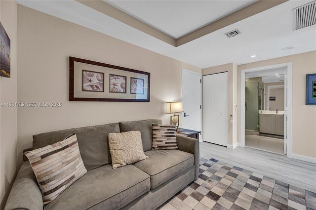 55 SW 9th St 4004, Miami, FL 33130