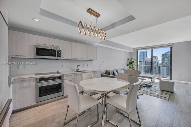 55 SW 9th St 4004, Miami, FL 33130