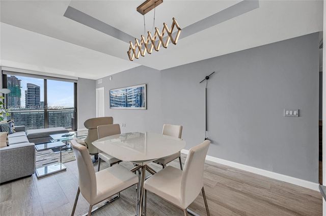 55 SW 9th St 4004, Miami, FL 33130