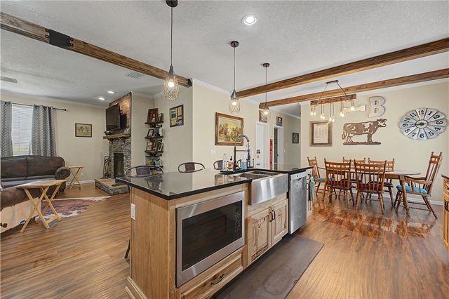 13161 Reams Road, Gentry, AR 72734
