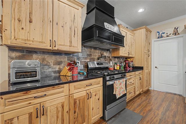 13161 Reams Road, Gentry, AR 72734