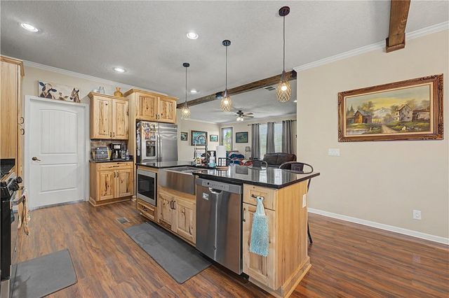 13161 Reams Road, Gentry, AR 72734