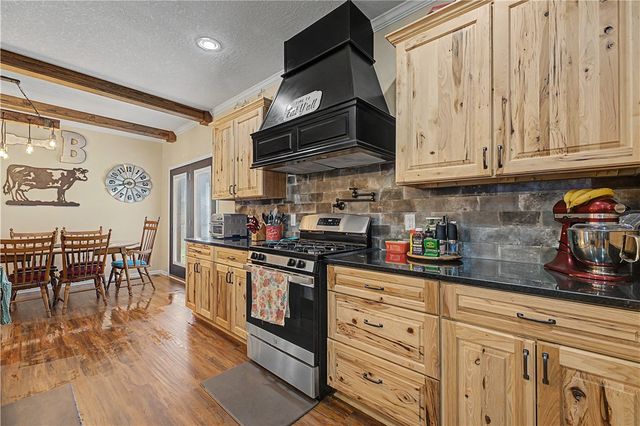 13161 Reams Road, Gentry, AR 72734