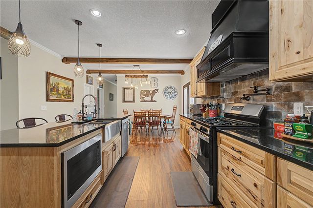 13161 Reams Road, Gentry, AR 72734