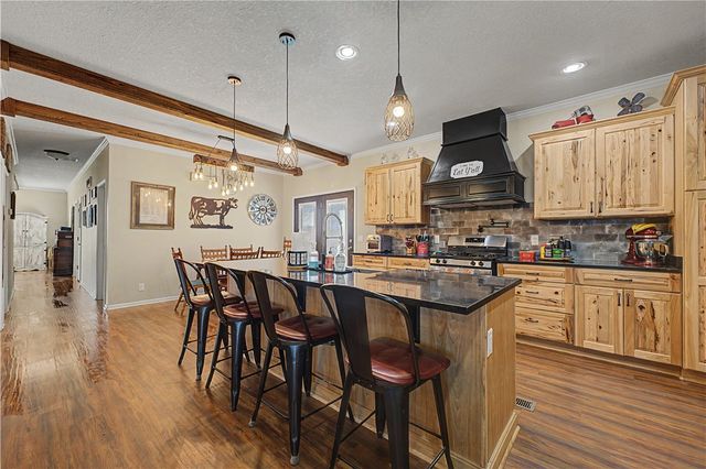 13161 Reams Road, Gentry, AR 72734
