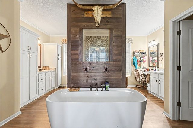13161 Reams Road, Gentry, AR 72734