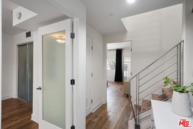 11023 Fruitland Drive 104, Studio City (los Angeles), CA 91604