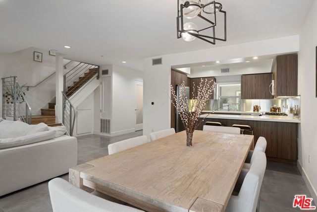 11023 Fruitland Drive 104, Studio City (los Angeles), CA 91604