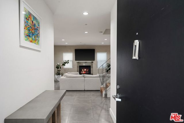 11023 Fruitland Drive 104, Studio City (los Angeles), CA 91604